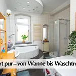 Grosszuegige 80m2 Gruenderzeit Mit Privatem Parkplatz, Kingsize Betten, Nobilia Kueche, 45 Zoll Smart-tv, 150mbts Wlan - Nur Eine Kurzer Spaziergang Durch Den Park Venedig Zur Kraemerbruecke - Ausgewaehlte Empfehlungen Fuer Inklusive Appartamento *