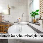 Grosszuegige 80m2 Gruenderzeit Mit Privatem Parkplatz, Kingsize Betten, Nobilia Kueche, 45 Zoll Smart-tv, 150mbts Wlan - Nur Eine Kurzer Spaziergang Durch Den Park Venedig Zur Kraemerbruecke - Ausgewaehlte Empfehlungen Fuer Inklusive Appartamento Erfurt