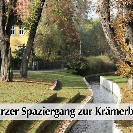 Appartamento Grosszuegige 80m2 Gruenderzeit Mit Privatem Parkplatz, Kingsize Betten, Nobilia Kueche, 45 Zoll Smart-tv, 150mbts Wlan - Nur Eine Kurzer Spaziergang Durch Den Park Venedig Zur Kraemerbruecke - Ausgewaehlte Empfehlungen Fuer Inklusive